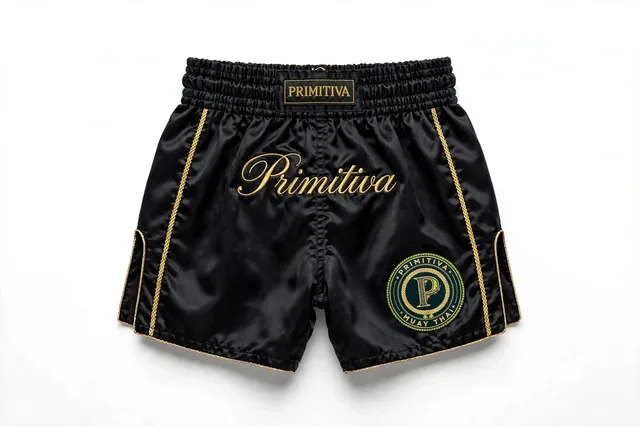 Short de combat Primitiva BG — Script en noir avec logotype en script doré et emblème