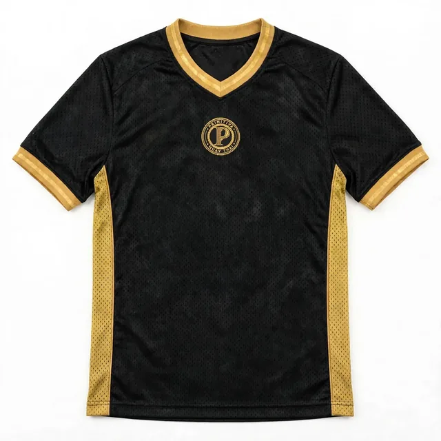 Primitiva maillot en filet noir avec un petit emblème doré sur la poitrine et le chiffre 9 doré au dos